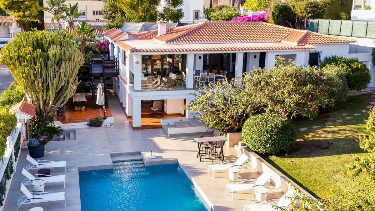 6 bedroom Villa for sale in Nueva Andalucia with pool garage - € 1,998,000 (Ref: 8263866)