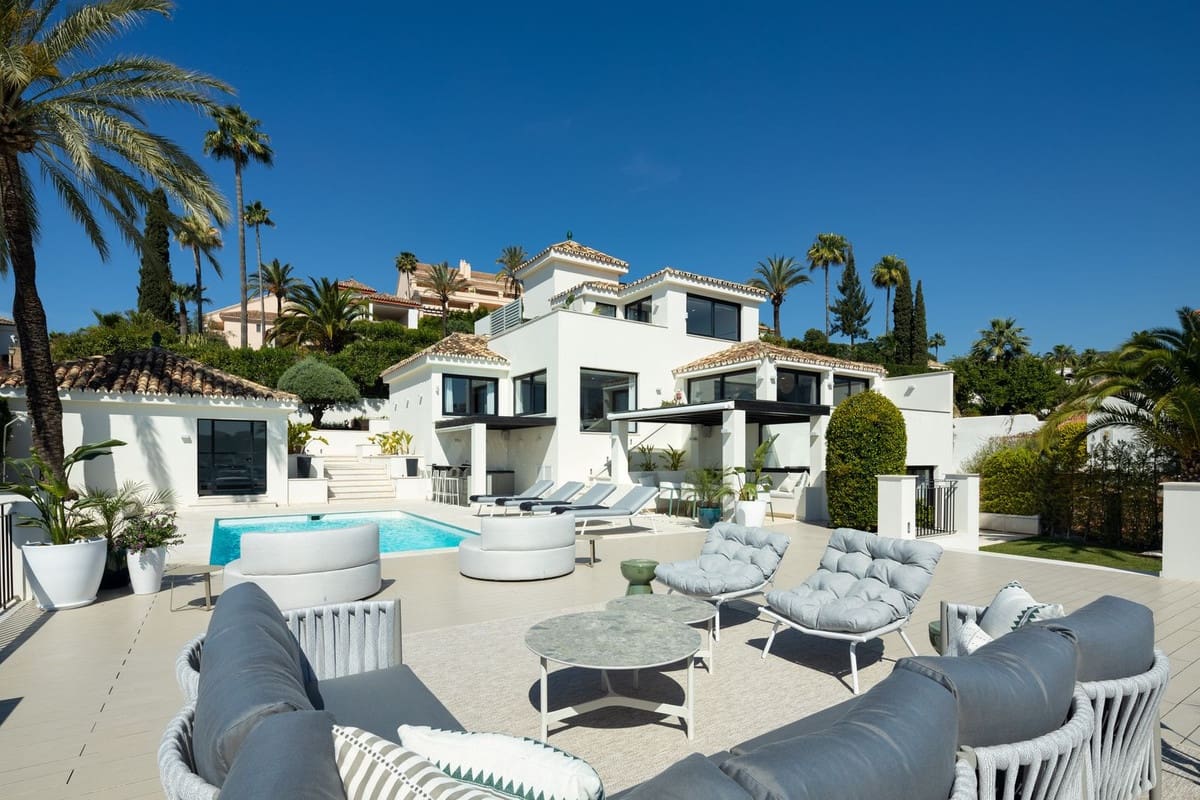 5 bedroom Villa for sale in Nueva Andalucia with pool garage - € 3,850,000 (Ref: 8263932)