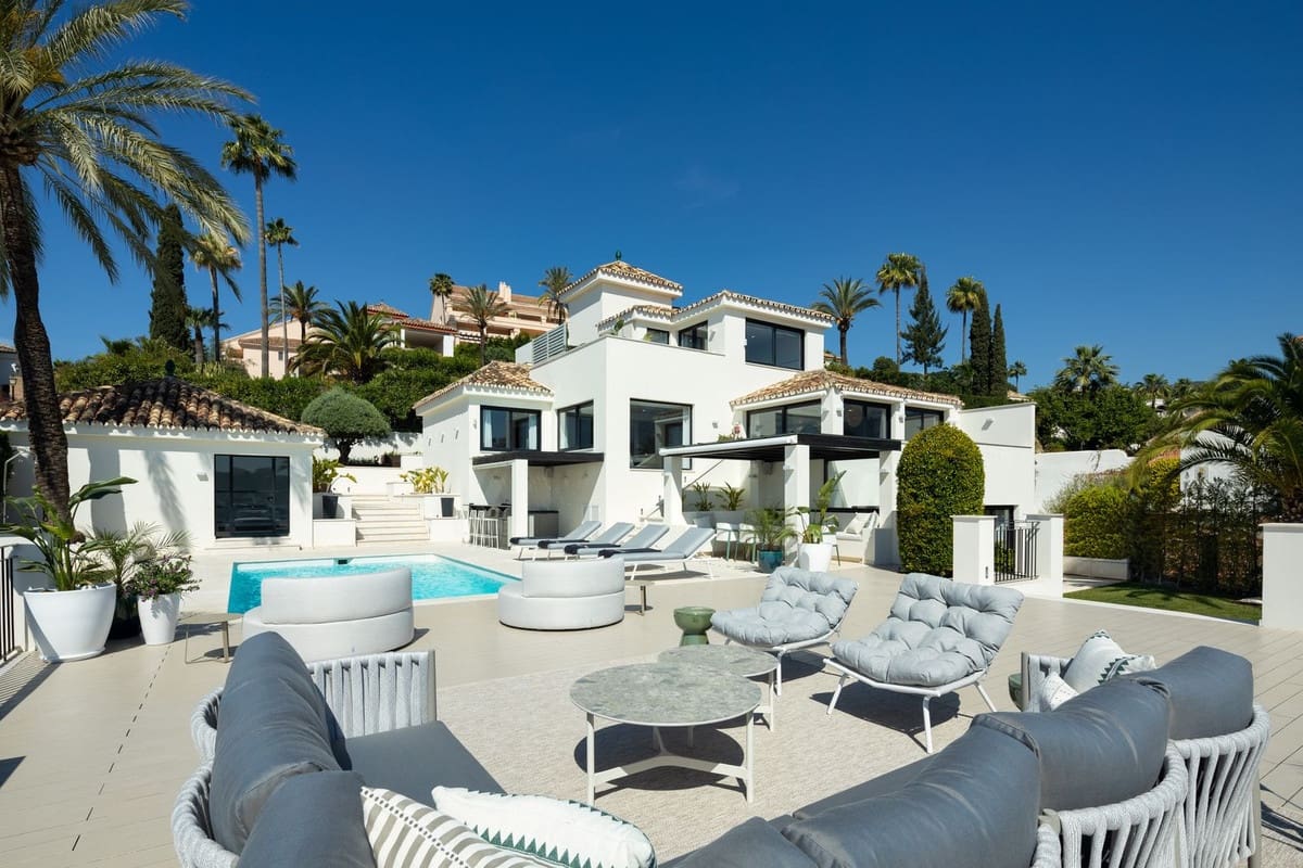 5 bedroom Villa for sale in Nueva Andalucia with pool garage - € 3,850,000 (Ref: 8263932)