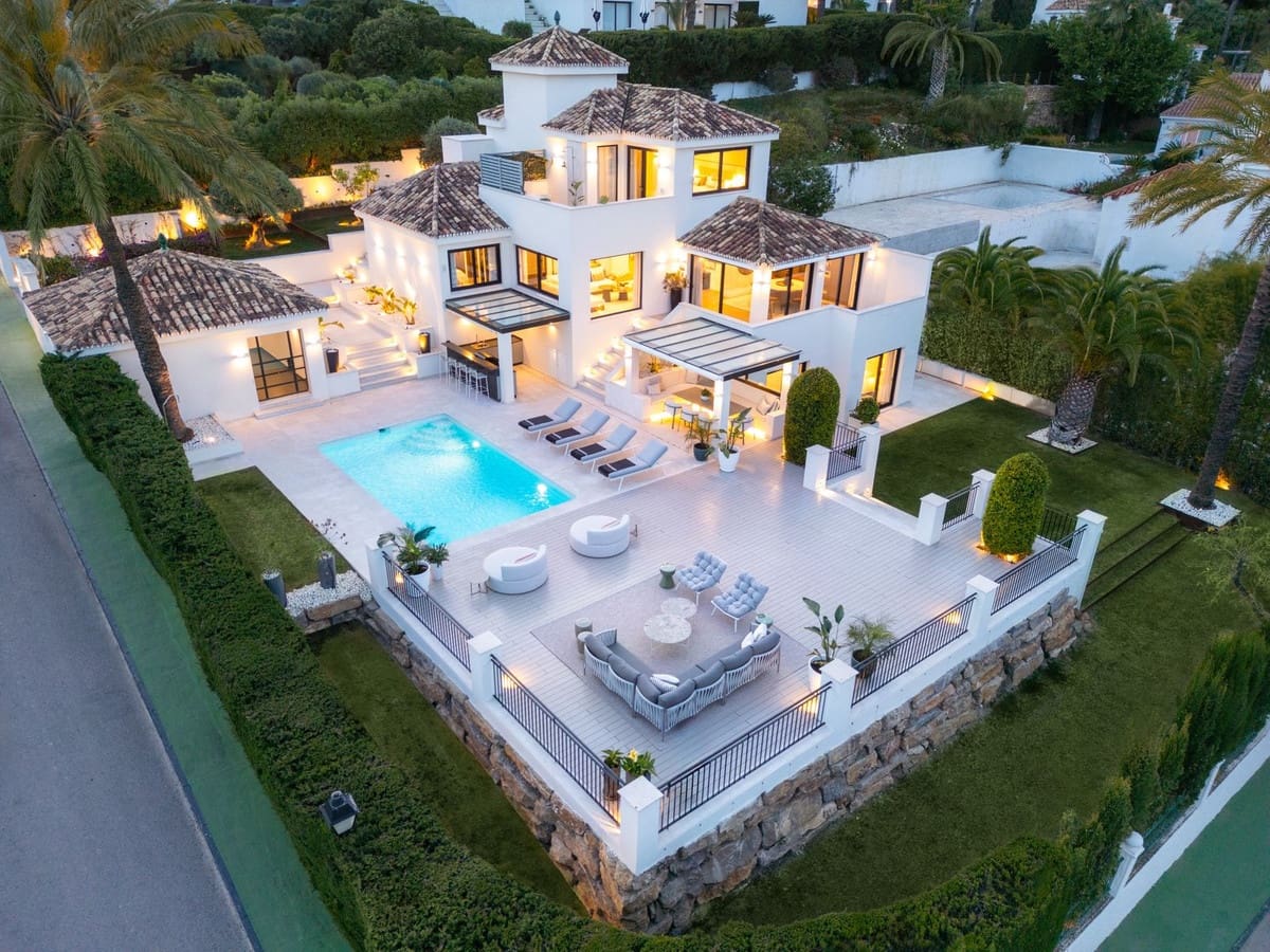 5 bedroom Villa for sale in Nueva Andalucia with pool garage - € 3,850,000 (Ref: 8263932)
