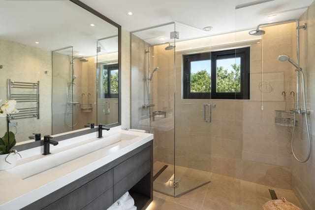 5 bedroom Villa for sale in Nueva Andalucia, Marbella with pool garage - € 3,850,000 (Ref: 8263932)