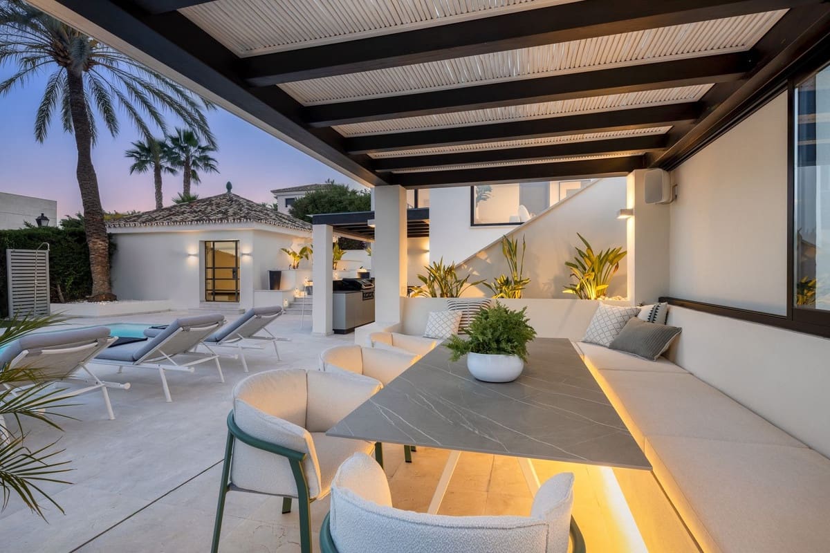 5 bedroom Villa for sale in Nueva Andalucia with pool garage - € 3,850,000 (Ref: 8263932)