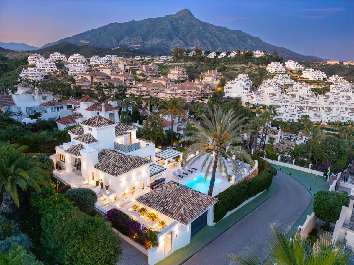 5 bedroom Villa for sale in Nueva Andalucia with pool garage - € 3,850,000 (Ref: 8263932)