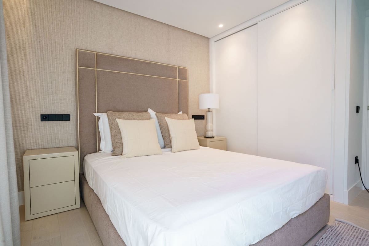 5 bedroom Villa for sale in Marbella with pool garage - € 2,575,000 (Ref: 8280892)