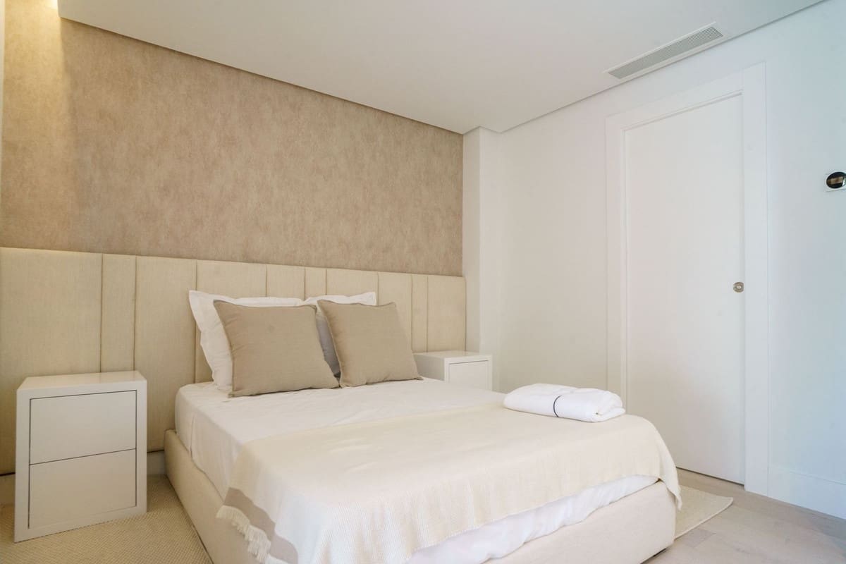 5 bedroom Villa for sale in Marbella with pool garage - € 2,575,000 (Ref: 8280892)