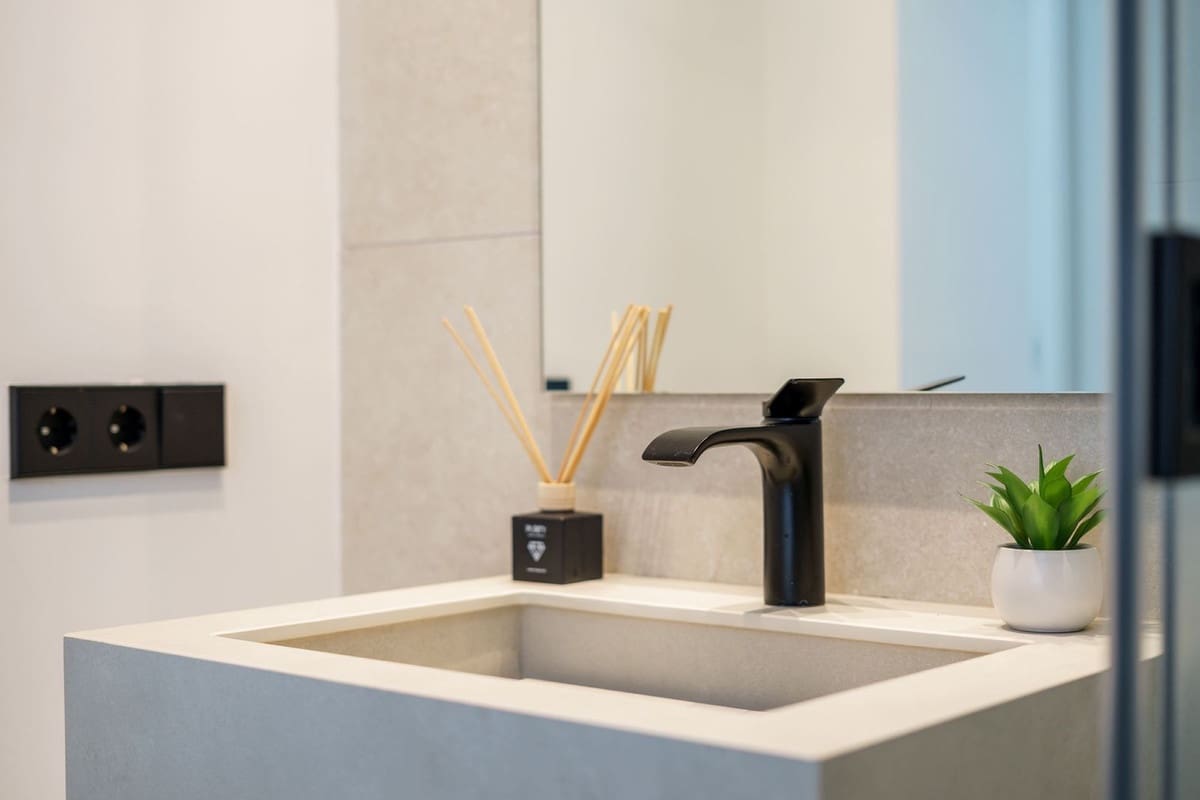 5 bedroom Villa for sale in Marbella with pool garage - € 2,575,000 (Ref: 8280892)