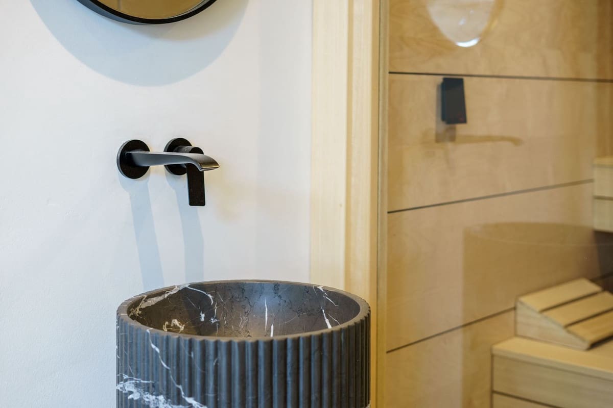 5 bedroom Villa for sale in Marbella with pool garage - € 2,575,000 (Ref: 8280892)