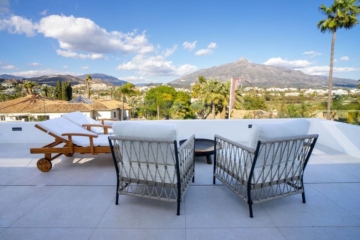 5 bedroom Villa for sale in Marbella with pool garage - € 2,575,000 (Ref: 8280892)