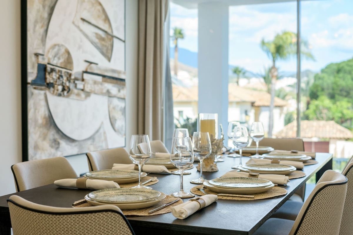 5 bedroom Villa for sale in Marbella with pool garage - € 2,575,000 (Ref: 8280892)