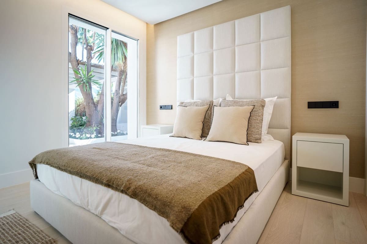 5 bedroom Villa for sale in Marbella with pool garage - € 2,575,000 (Ref: 8280892)