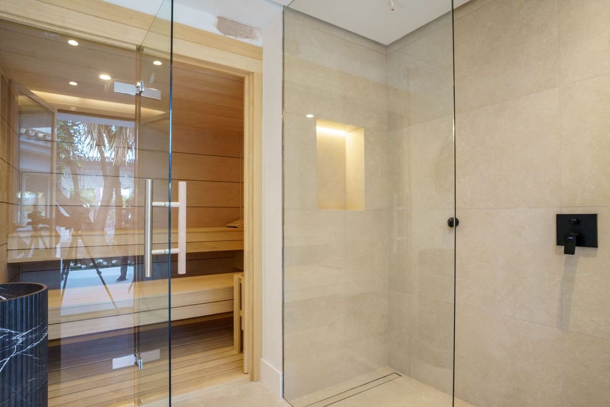 5 bedroom Villa for sale in Marbella with pool garage - € 2,575,000 (Ref: 8280892)