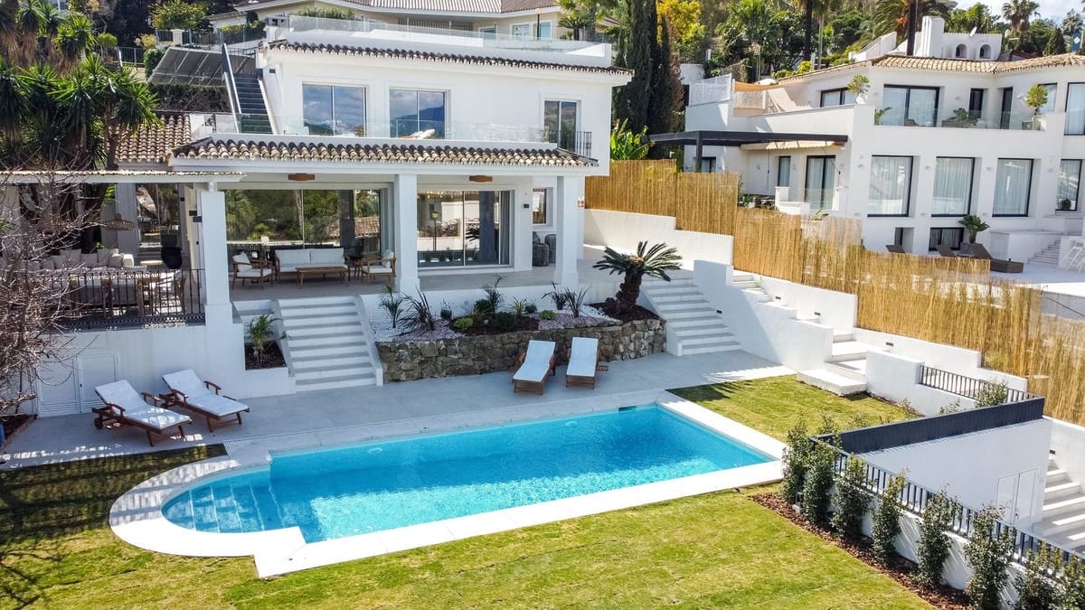 5 makuuhuone Huvila myytävänä paikassa Marbella mukana uima-altaan 
autotalli - 2 575 000 € (Ref: 8280892)