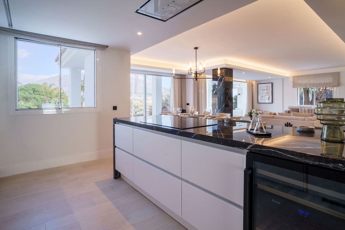 5 makuuhuone Huvila myytävänä paikassa Marbella mukana uima-altaan 
autotalli - 2 575 000 € (Ref: 8280892)