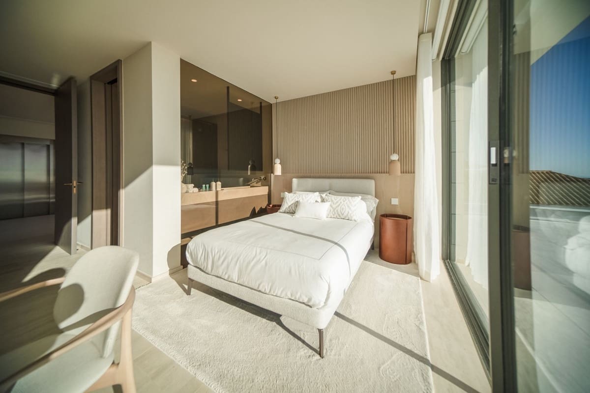 6 bedroom Villa for sale in Sotogrande with pool garage - € 9,800,000 (Ref: 8286097)