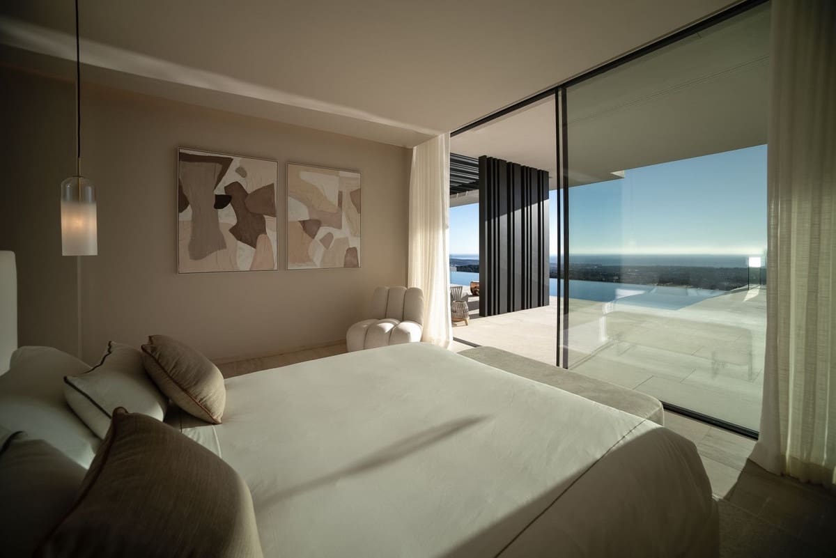 6 bedroom Villa for sale in Sotogrande with pool garage - € 9,800,000 (Ref: 8286097)