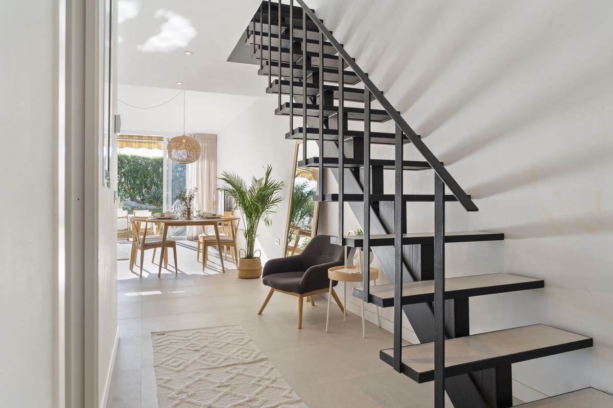 4 chambre Maison de Ville à vendre à Nueva Andalucia avec piscine - 949 000 € (Ref: 8293215)