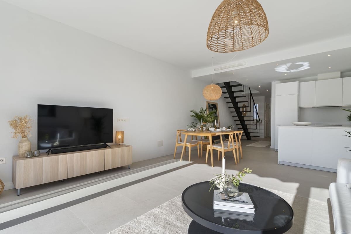 4 slaapkamer Huis te koop in Nueva Andalucia met zwembad - € 949.000 (Ref: 8293215)