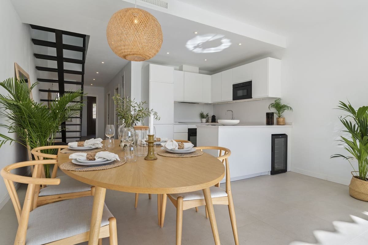 4 slaapkamer Huis te koop in Nueva Andalucia met zwembad - € 949.000 (Ref: 8293215)