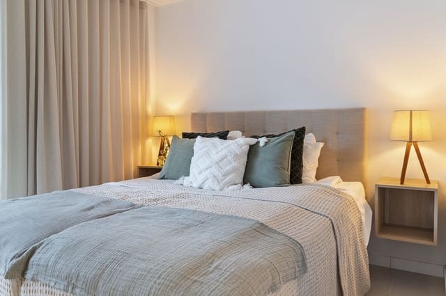 4 makuuhuone Omakotitalo myytävänä paikassa Nueva Andalucia, Marbella mukana uima-altaan - 949 000 € (Ref: 8293215)