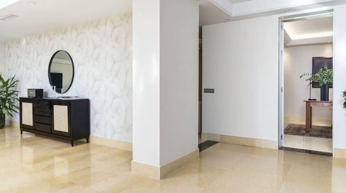 4 bedroom Apartment for sale in Nueva Andalucia with pool garage - € 1,995,000 (Ref: 8297033)