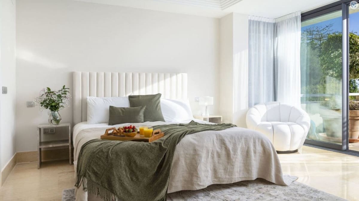 4 bedroom Apartment for sale in Nueva Andalucia with pool garage - € 1,995,000 (Ref: 8297033)