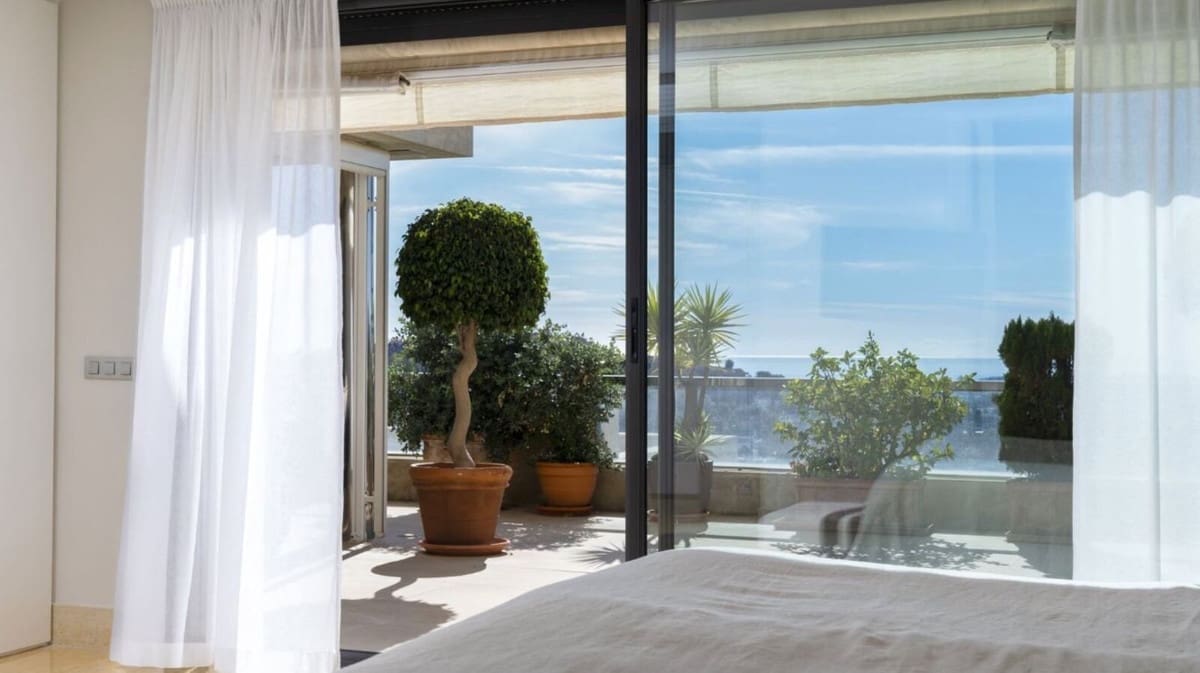 4 bedroom Apartment for sale in Nueva Andalucia with pool garage - € 1,995,000 (Ref: 8297033)