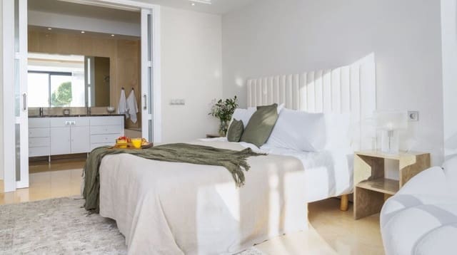 4 bedroom Apartment for sale in Nueva Andalucia, Marbella with pool garage - € 1,995,000 (Ref: 8297033)