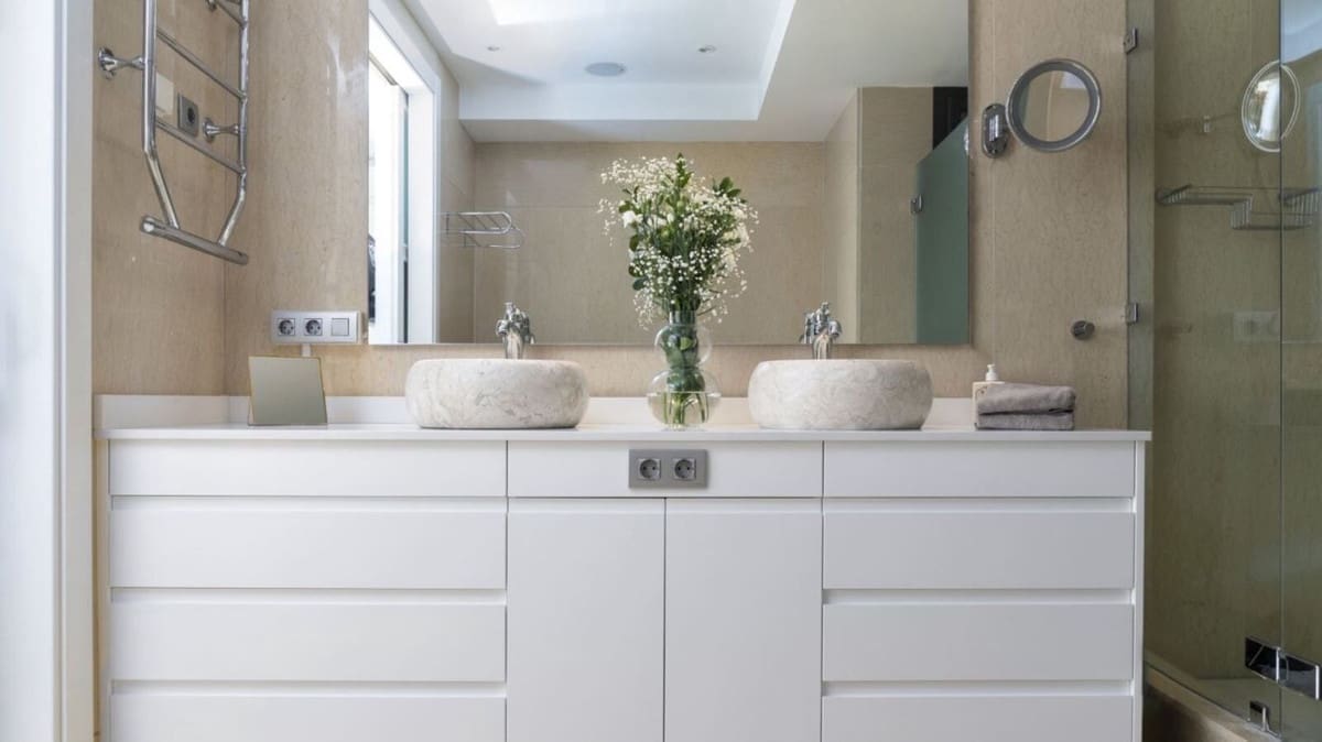 4 bedroom Apartment for sale in Nueva Andalucia with pool garage - € 1,995,000 (Ref: 8297033)