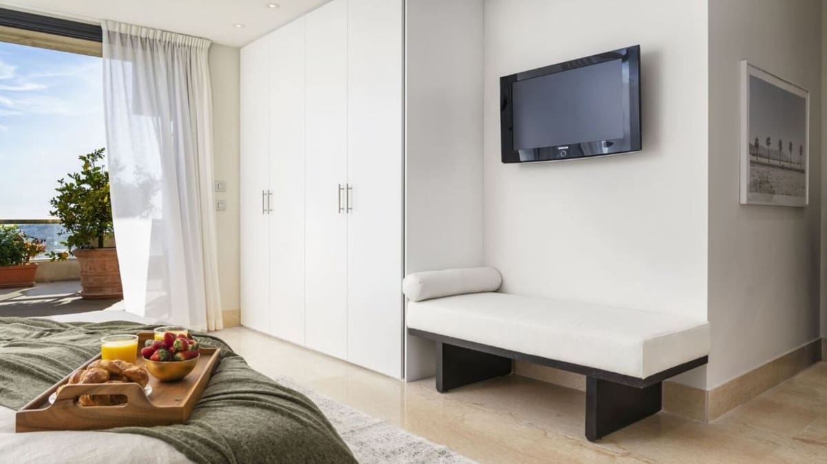 4 bedroom Apartment for sale in Nueva Andalucia with pool garage - € 1,995,000 (Ref: 8297033)