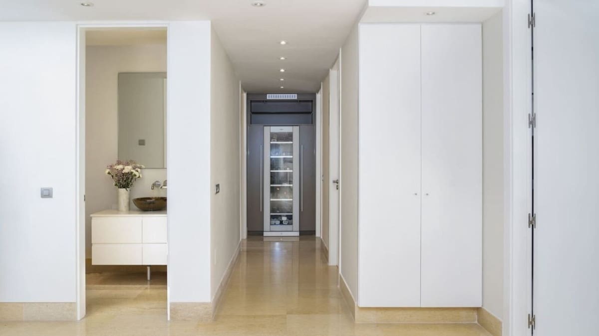 4 bedroom Apartment for sale in Nueva Andalucia with pool garage - € 1,995,000 (Ref: 8297033)