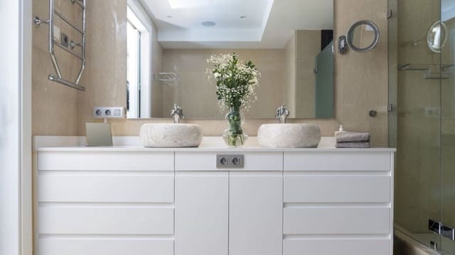 4 bedroom Apartment for sale in Nueva Andalucia, Marbella with pool garage - € 1,995,000 (Ref: 8297033)