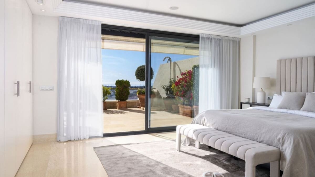 4 bedroom Apartment for sale in Nueva Andalucia with pool garage - € 1,995,000 (Ref: 8297033)