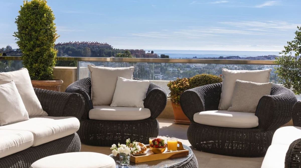 4 bedroom Apartment for sale in Nueva Andalucia with pool garage - € 1,995,000 (Ref: 8297033)