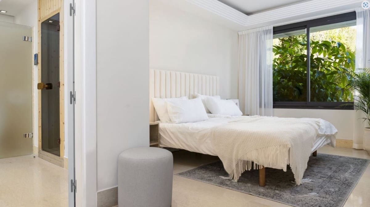 4 bedroom Apartment for sale in Nueva Andalucia with pool garage - € 1,995,000 (Ref: 8297033)