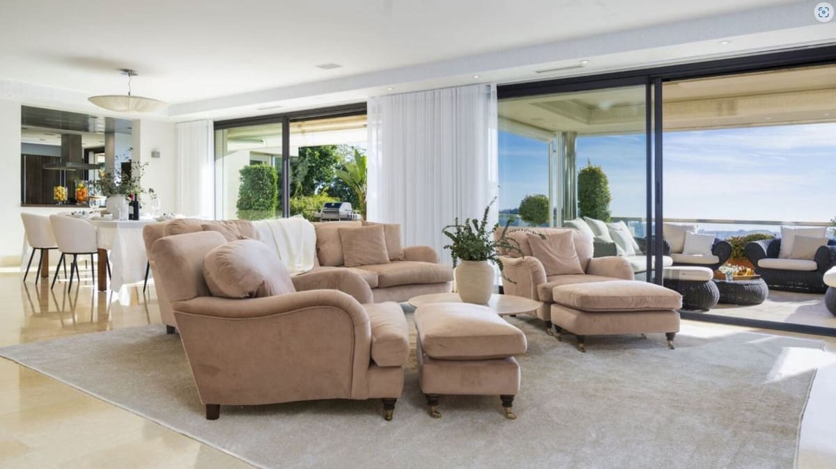 4 bedroom Apartment for sale in Nueva Andalucia with pool garage - € 1,995,000 (Ref: 8297033)