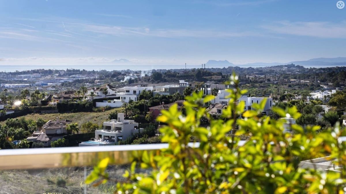 4 bedroom Apartment for sale in Nueva Andalucia with pool garage - € 1,995,000 (Ref: 8297033)