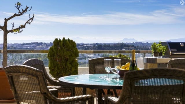 4 bedroom Apartment for sale in Nueva Andalucia, Marbella with pool garage - € 1,995,000 (Ref: 8297033)