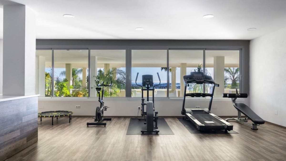 4 bedroom Apartment for sale in Nueva Andalucia with pool garage - € 1,995,000 (Ref: 8297033)