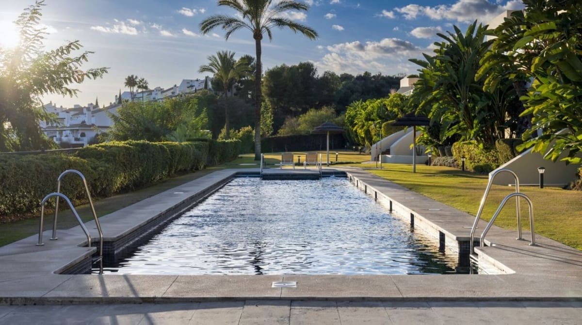 4 bedroom Apartment for sale in Nueva Andalucia with pool garage - € 1,995,000 (Ref: 8297033)