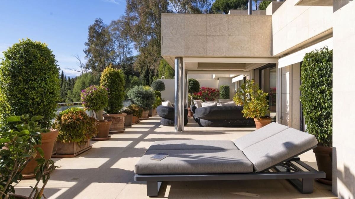 4 bedroom Apartment for sale in Nueva Andalucia with pool garage - € 1,995,000 (Ref: 8297033)