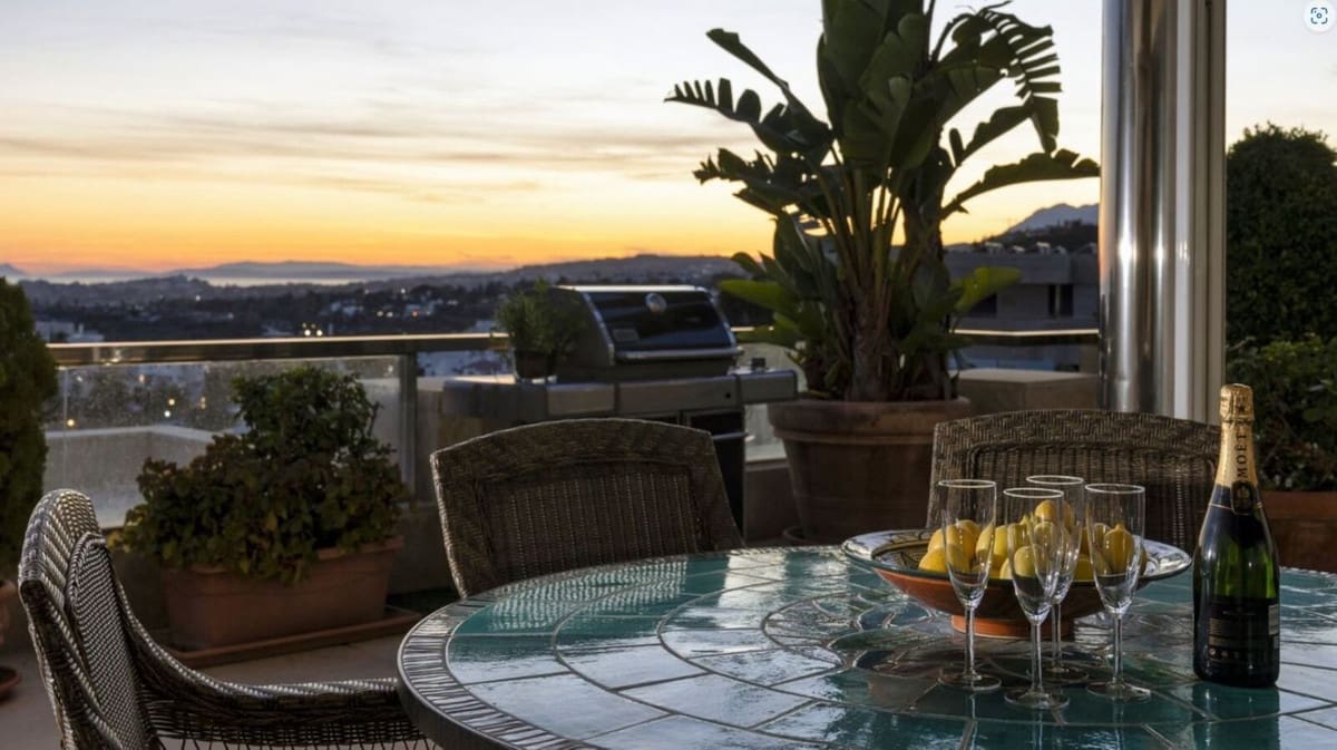 4 bedroom Apartment for sale in Nueva Andalucia with pool garage - € 1,995,000 (Ref: 8297033)