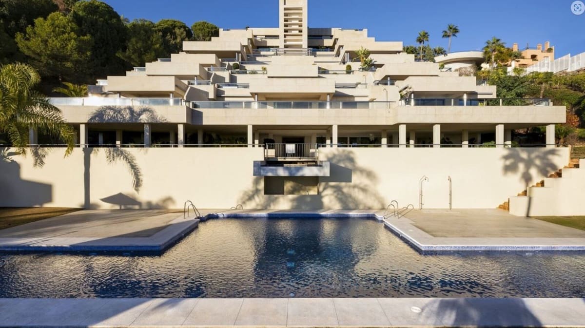 4 bedroom Apartment for sale in Nueva Andalucia with pool garage - € 1,995,000 (Ref: 8297033)