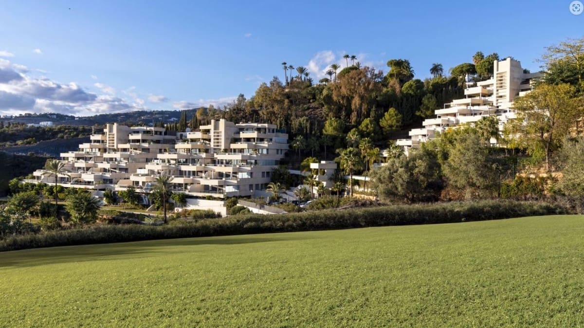 4 bedroom Apartment for sale in Nueva Andalucia with pool garage - € 1,995,000 (Ref: 8297033)