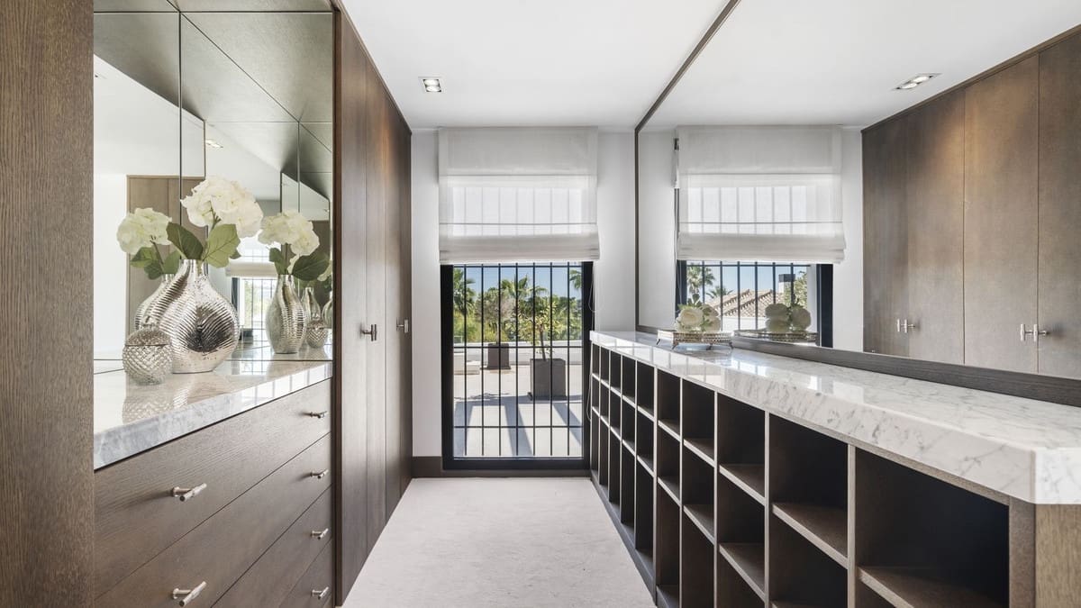 7 bedroom Villa for sale in Nueva Andalucia with pool garage - € 6,990,000 (Ref: 8301428)