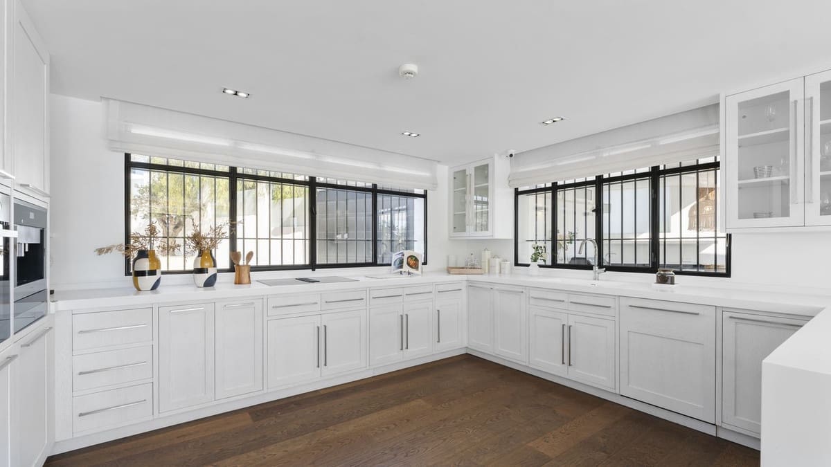 7 bedroom Villa for sale in Nueva Andalucia with pool garage - € 6,990,000 (Ref: 8301428)