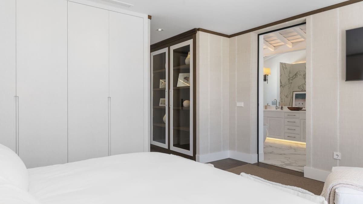 7 chambre Villa/Maison à vendre à Nueva Andalucia avec piscine garage - 6 990 000 € (Ref: 8301428)