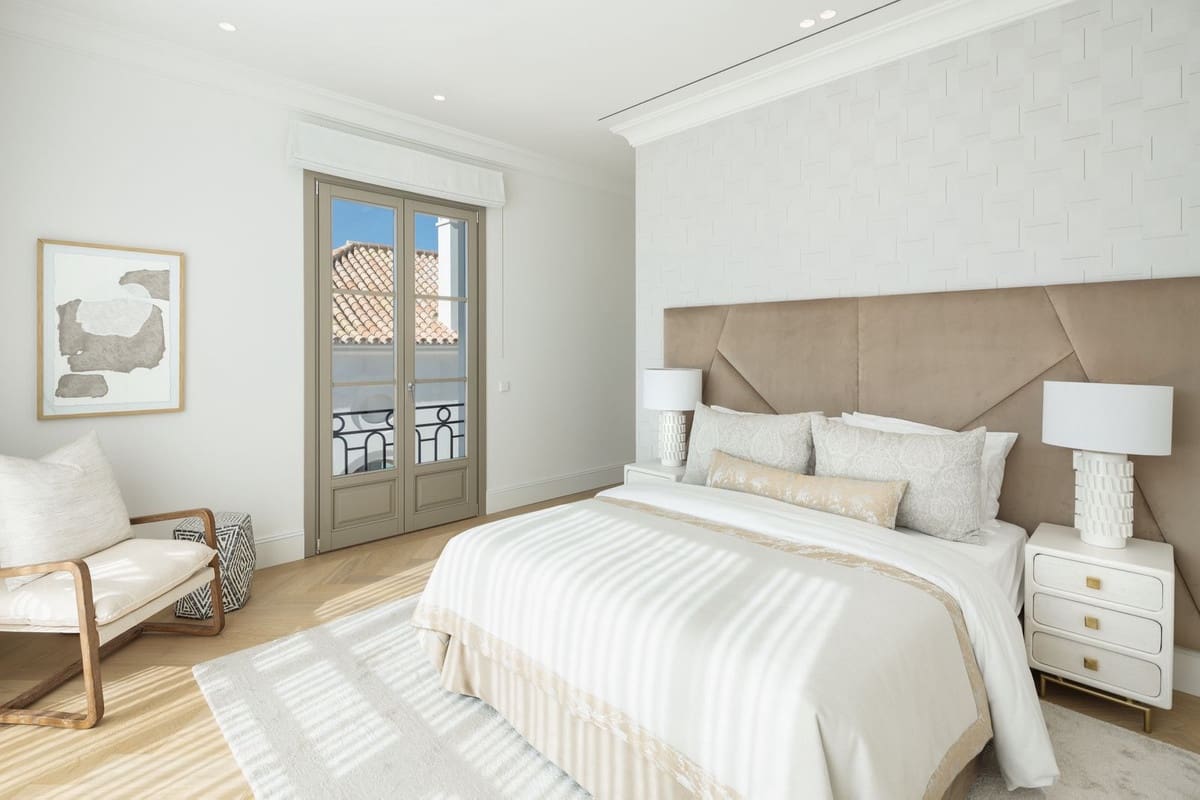 Chalet de 6 habitaciones en Nueva Andalucia en venta con piscina - 9.350.000 € (Ref: 8307511)