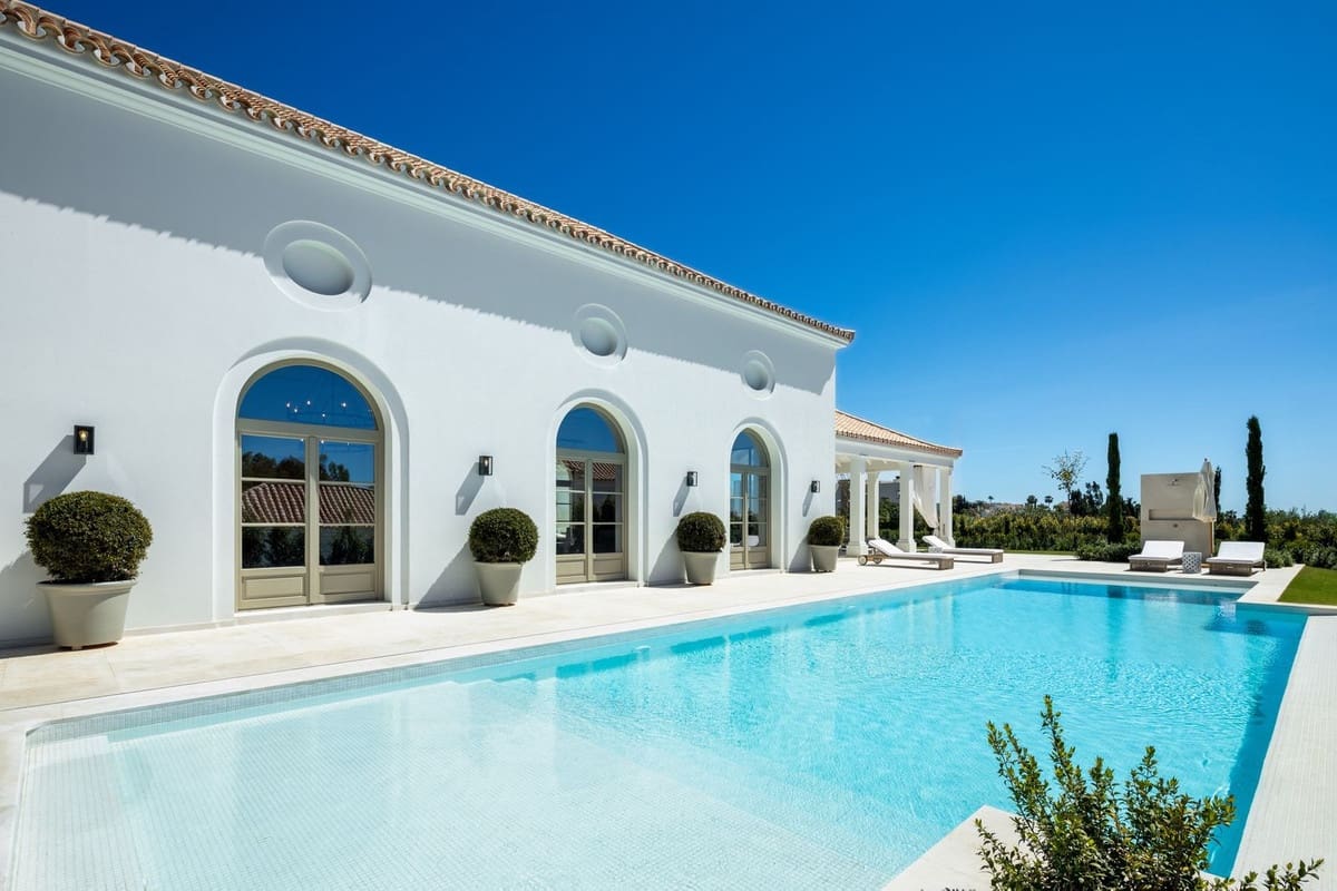 Chalet de 6 habitaciones en Nueva Andalucia en venta con piscina - 9.350.000 € (Ref: 8307511)