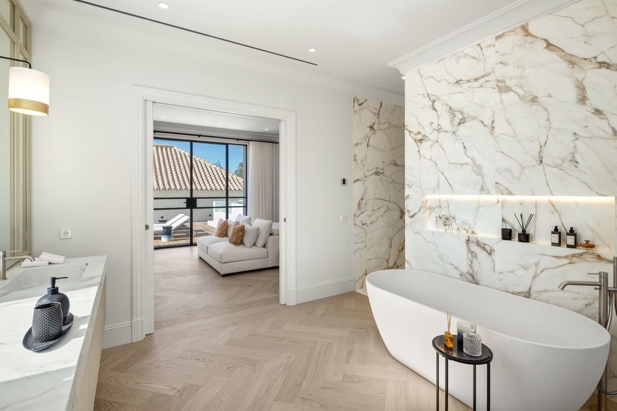 Chalet de 6 habitaciones en Nueva Andalucia en venta con piscina - 9.350.000 € (Ref: 8307511)