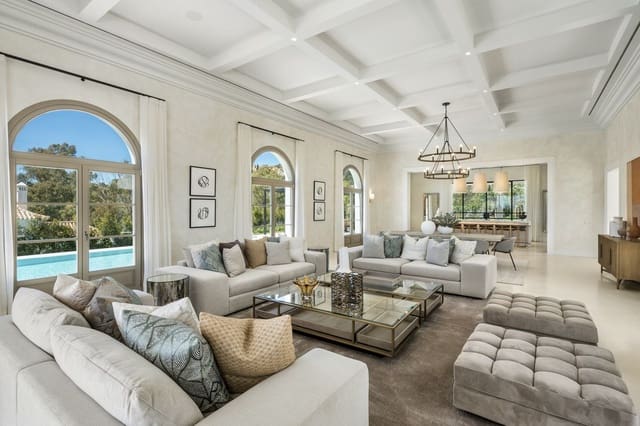 Chalet de 6 habitaciones en Nueva Andalucia, Marbella en venta con piscina - 9.350.000 € (Ref: 8307511)